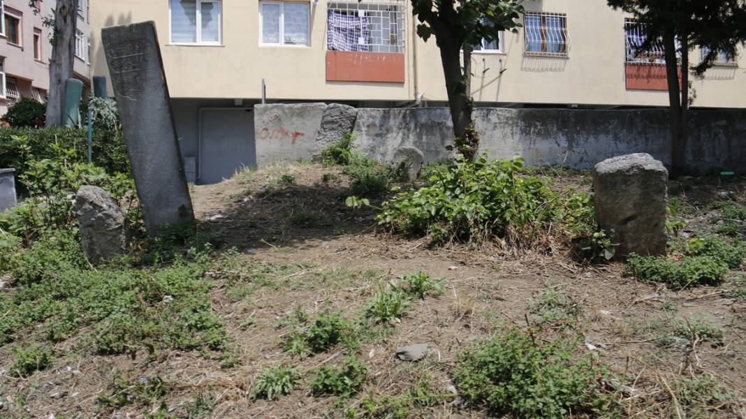 Herkes önünden geçiyor ama kimse farkında değil! İstanbul'un göbeğinde yüz yıllardır duruyor, ne olduğu ortaya çıktı 4